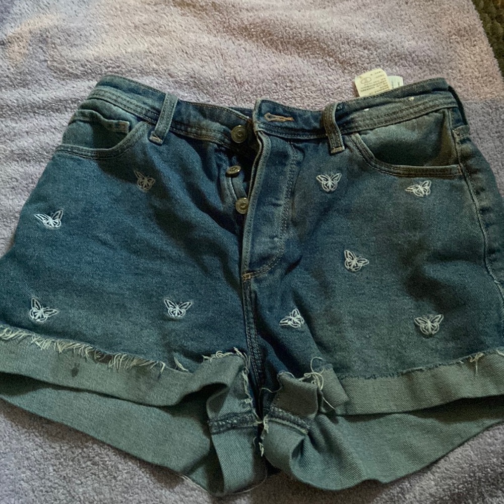 Hollister  high waisted embroidered shorts